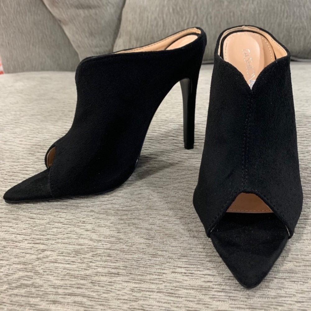 FashionNova Resistance Heeled Sandal Size 5.5
